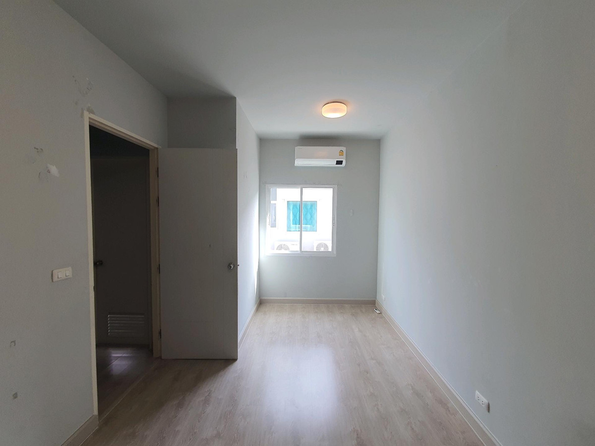 For RentTownhomePhutthamonthon, Salaya : Townhome for rent, good location, travel only 10 minutes to Mahidol University, Salaya, 3 air conditioners.