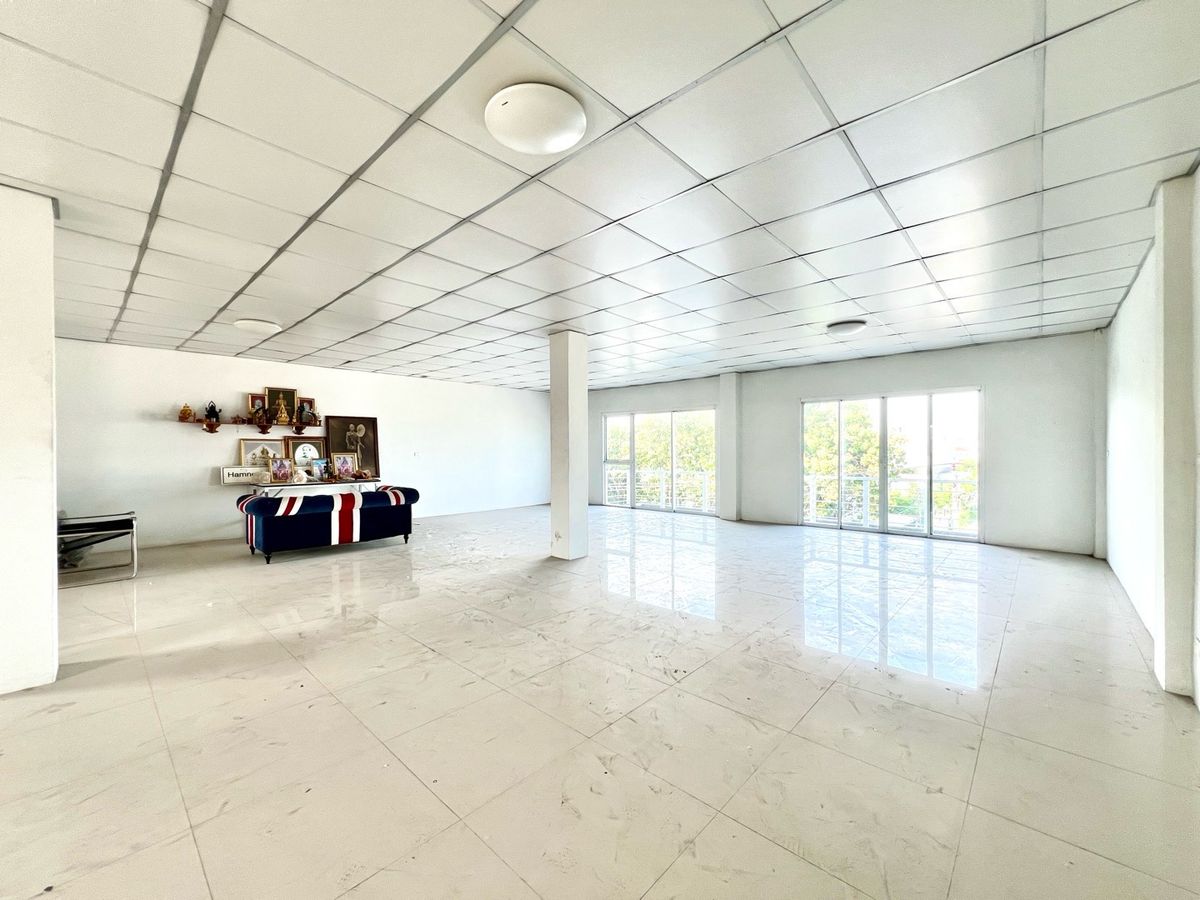 ขายอาคารพาณิชย์บางนา แบริ่ง ลาซาล : ขายถูกอาคารพาณิชย์ 2 คูหา 4 ชั้น 70 ตารางวา ใกล้ BTS แบริ่ง ทำเลดี เดินทางสะดวกหลายเส้นทาง