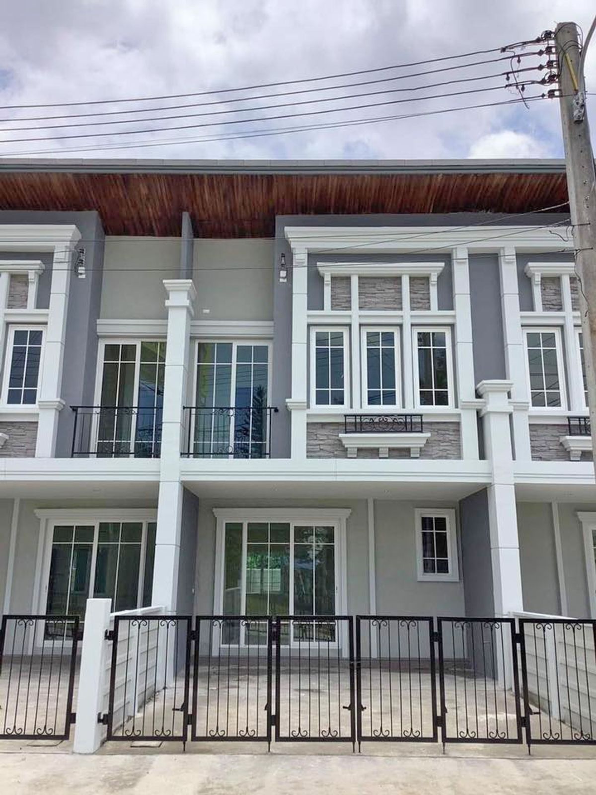 For RentTownhomeChiang Mai : Townhouse in the project For rent 20,000 baht per month, near Meechok Plaza No.5H114.