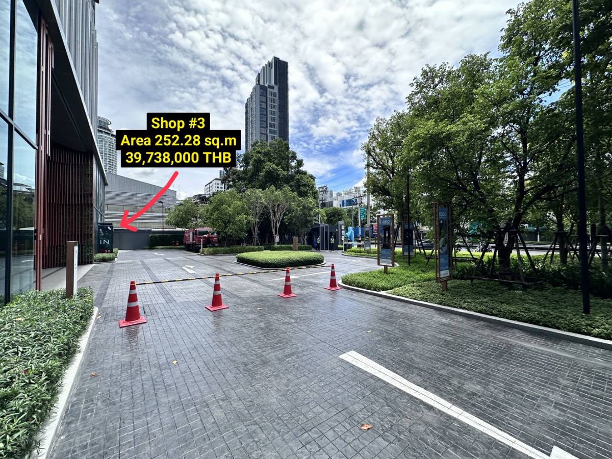 For SaleRetail SpaceOnnut, Udomsuk : Shop Commercial Unit for sale in front of IDEO Sukhumvit Rama 4 Condo | 252.28 sq m | 2 floors | 082-4499822 Praewa