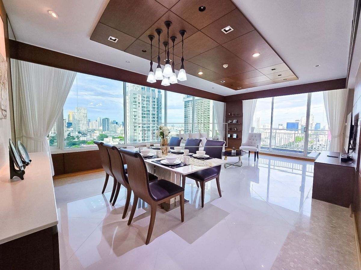 For SaleCondoSathorn, Narathiwat : ✨ Big room, fully decorated, all in one place, The Empire Place Sathorn, very good location. City view in the heart of the CBD, ready to occupy 💯
