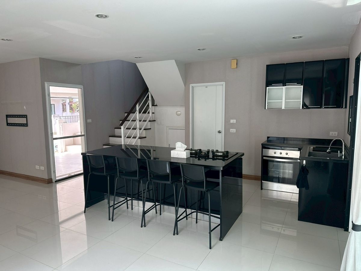 ขายบ้านลาดกระบัง สุวรรณภูมิ : วี ทู อ่อนนุช - พระราม 9 / 4 ห้องนอน (ขาย), We 2 Onnut - Rama 9 / 4 Bedrooms (FOR SALE) FON242