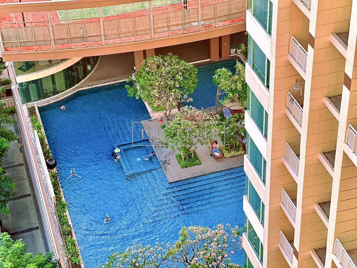 CondoSathorn, Narathiwat : ✨ Luxury Living in the Heart of Sathorn The Empire Place, beautiful room, good condition. Ready to move in immediately 💖