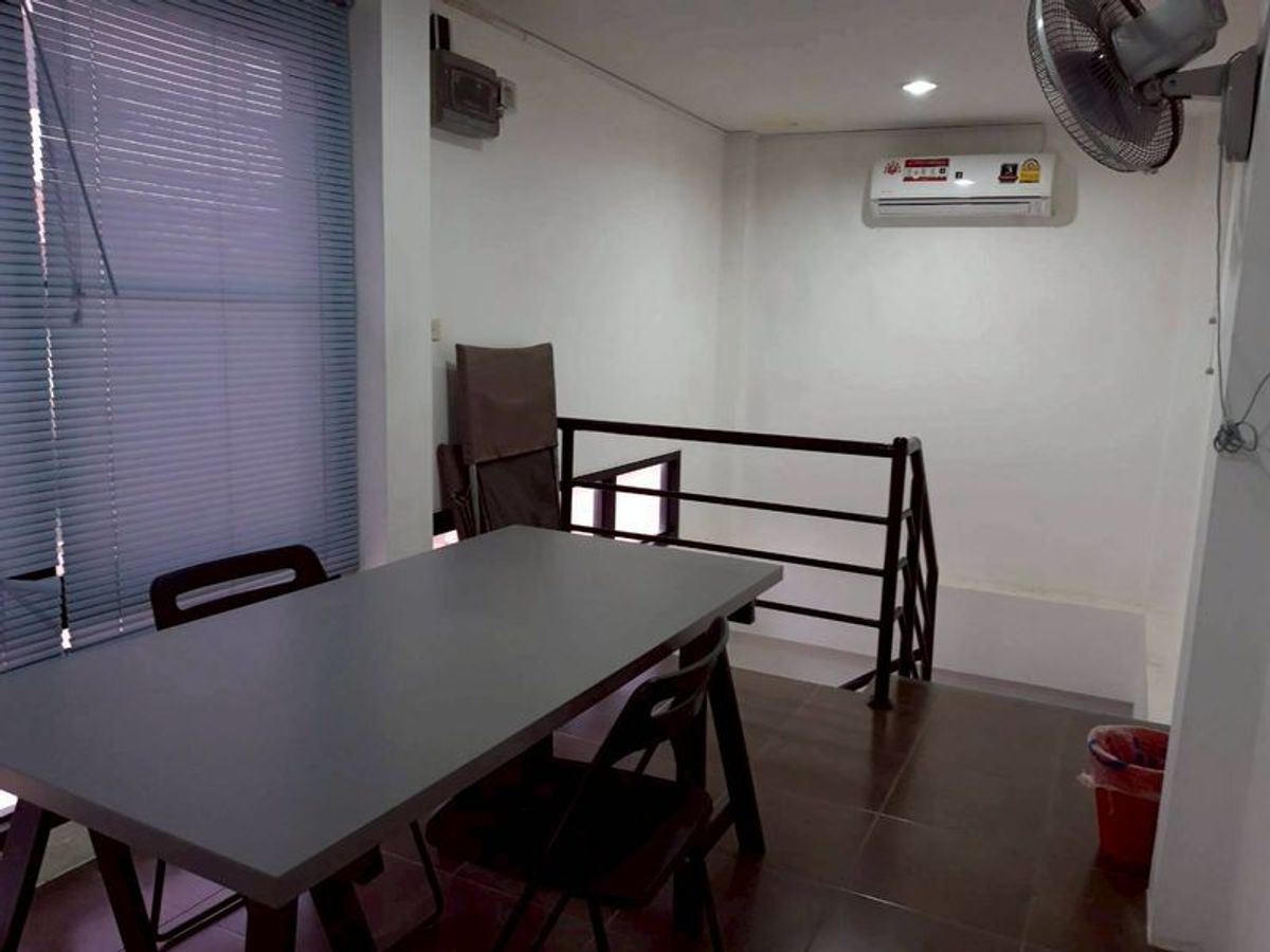 For SaleHome OfficePattanakan, Srinakarin : 🔥Home Office Krungthep Kreetha 25 Cheap price, corner plot, next to the road, 4 lanes, opposite Wellington International School.