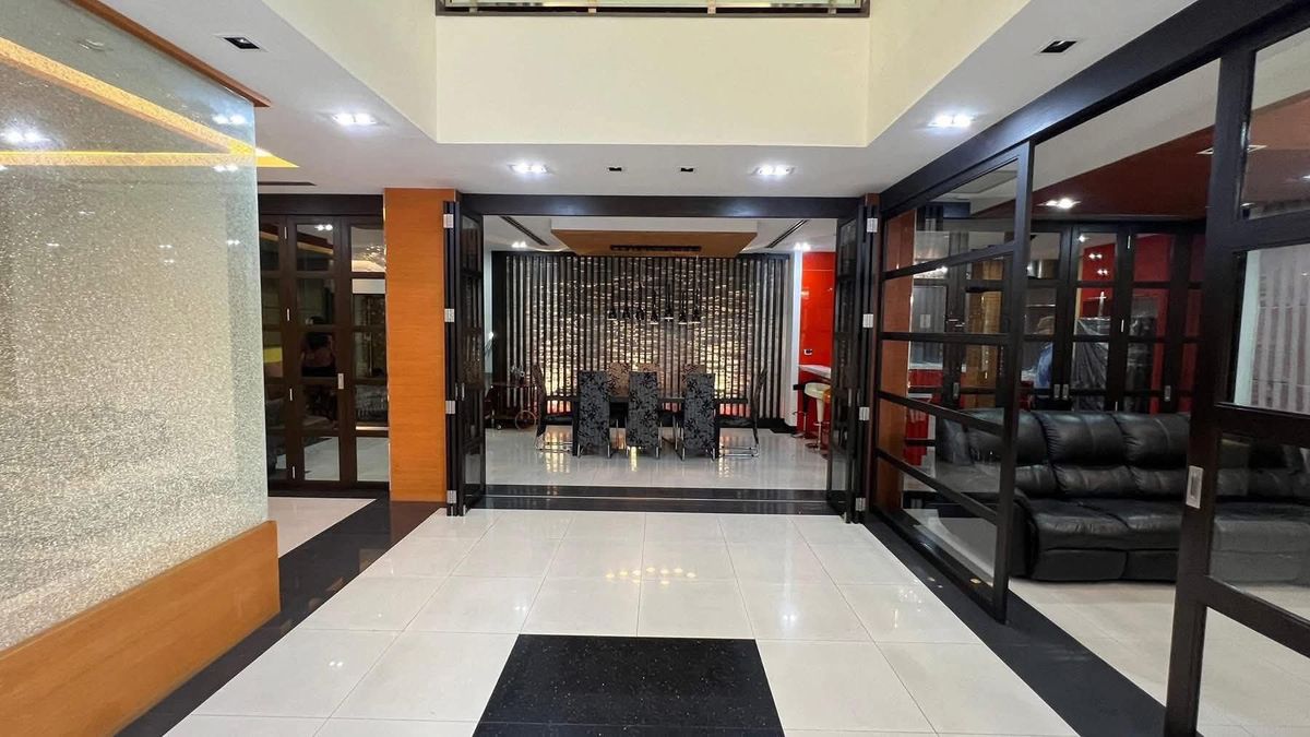 For RentHouseSukhumvit, Asoke, Thonglor : 🔥For rent, single house in the heart of Sukhumvit 25🔥