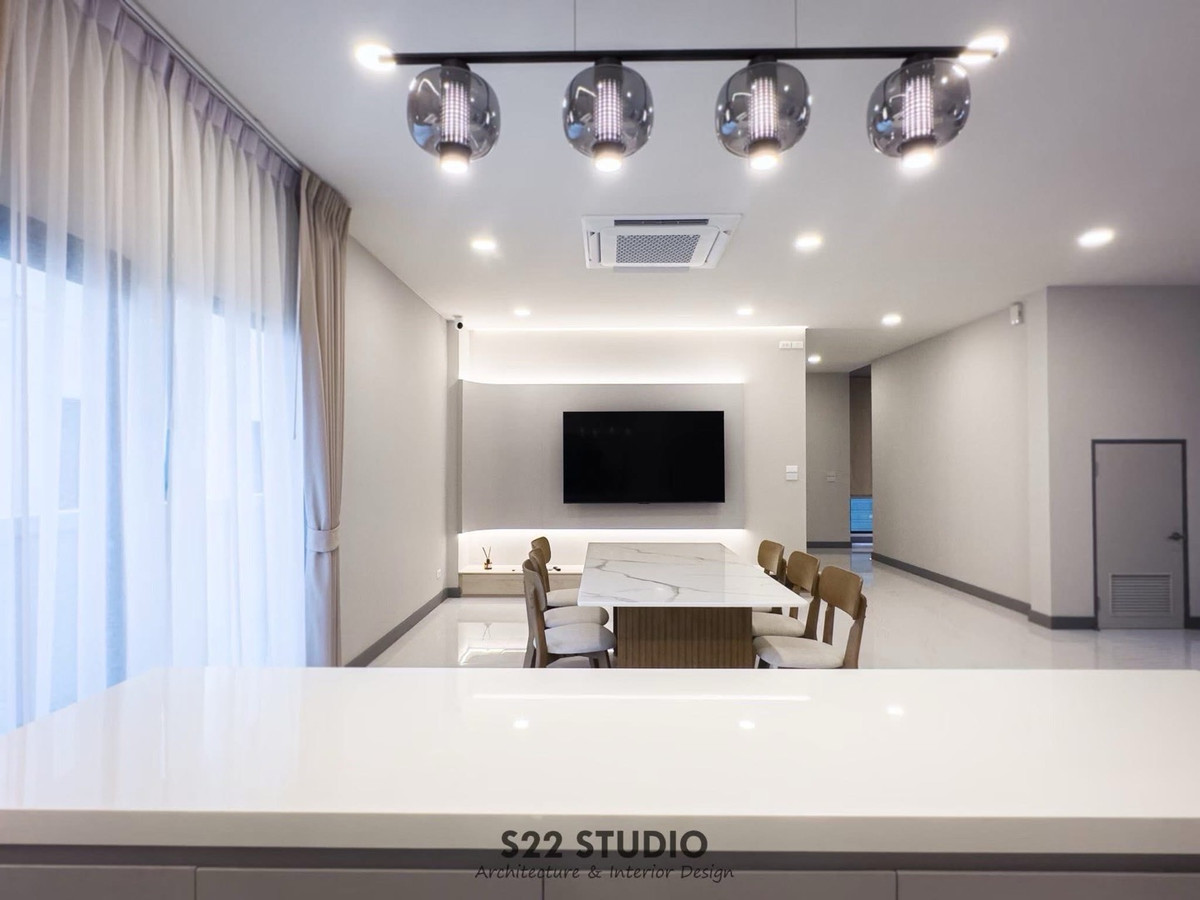 🌟ให้เช่าบ้านเดี่ยว เดอะ ซิตี้ บางนา บ้านเดี่ยว 2 ชั้น 4 ห้องนอน|5 ห้องน้ำ ตกแต่งสวย วิวสวน💥ค่าเช่า 190,000 บาท|เดือน  Loading...