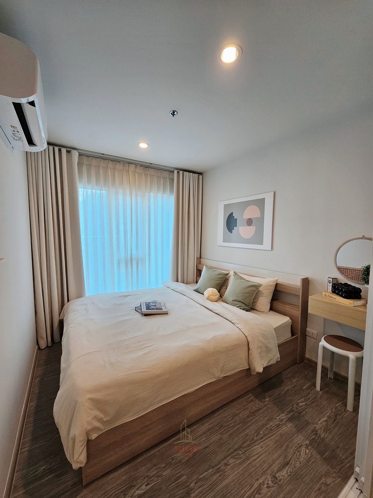 For RentCondoBangna, Bearing, Lasalle : RC105925 Condo for rent at Regent Home Bangna, great location on Sanphawut Road, near the expressway and BTS Bangna, only 350 meters away.