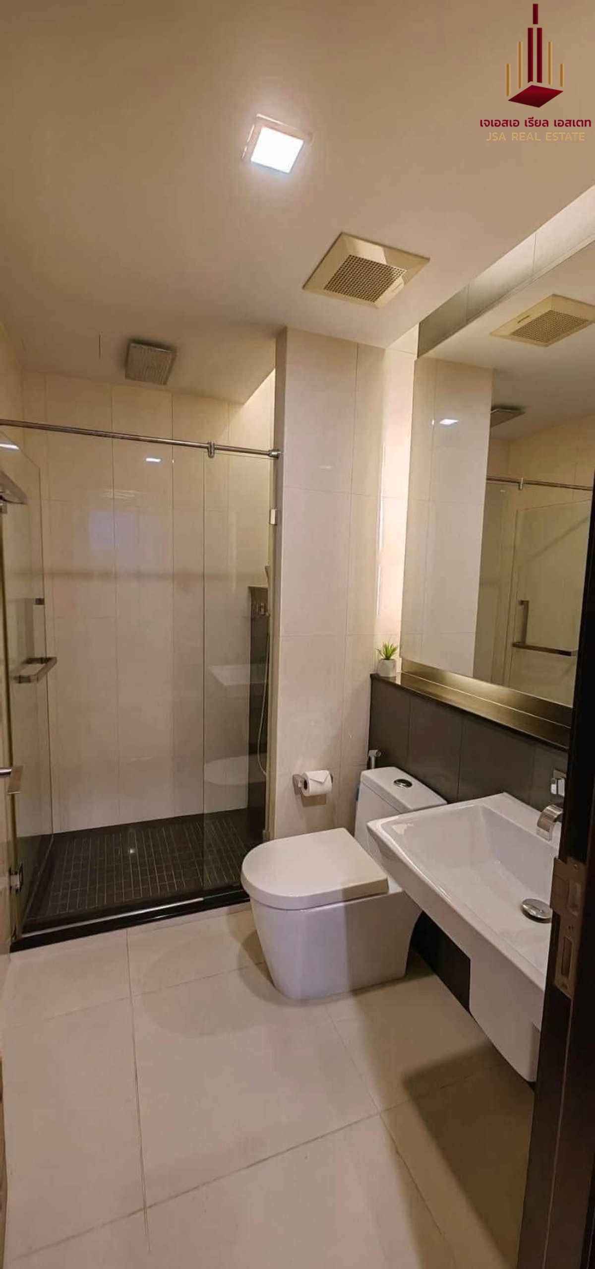 For RentCondoRatchadapisek, Huaikwang, Suttisan : ✨ For Rent: IVY Ampio Condo ✨ 💰 Only 20,000 THB/month