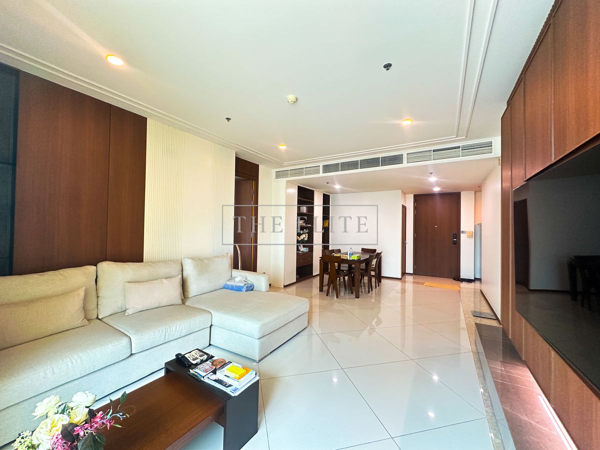CondoSathorn, Narathiwat : ✨ Luxury Living in the Heart of Sathorn The Empire Place, beautiful room, good condition. Ready to move in immediately 💖