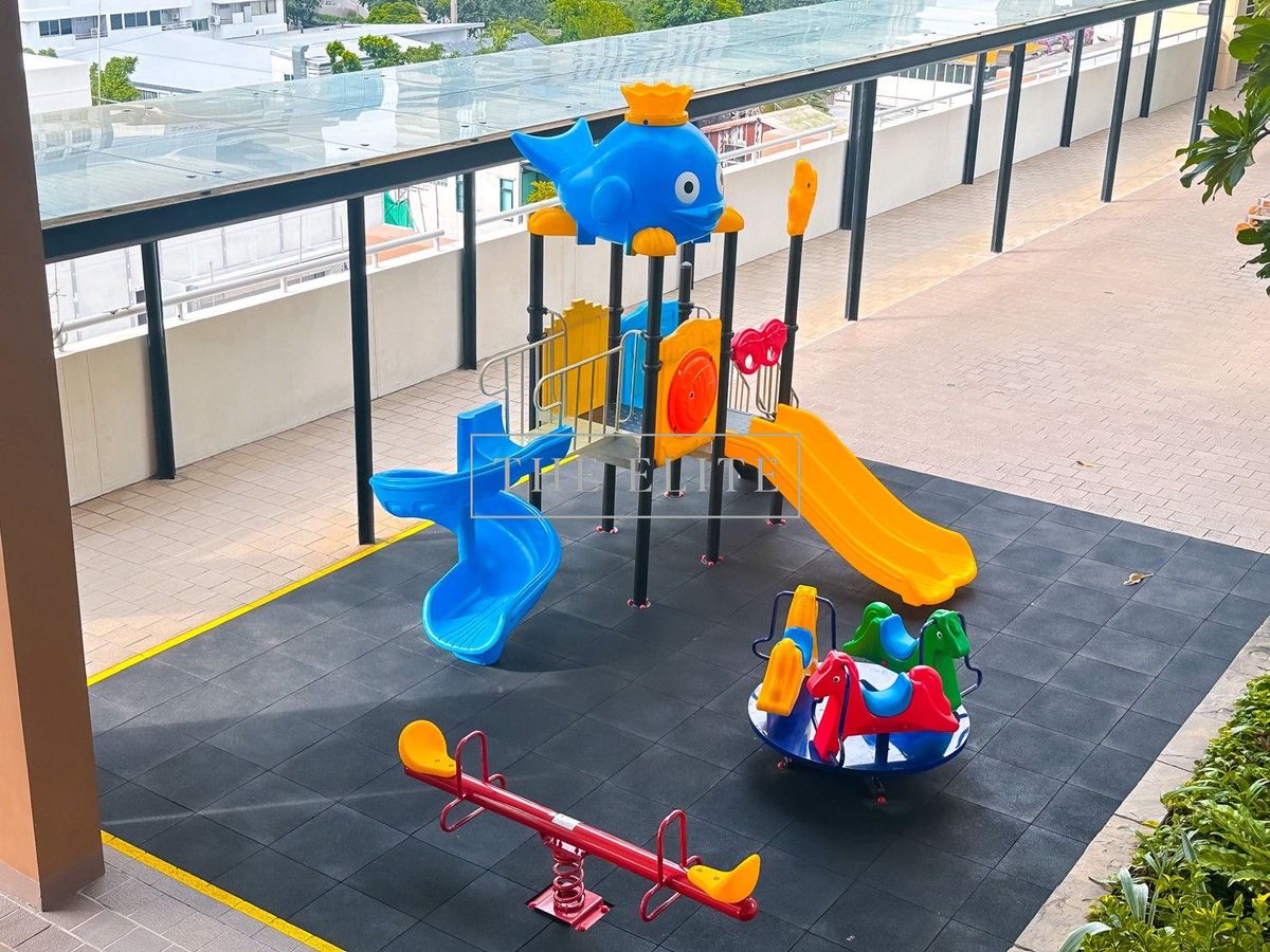 CondoSathorn, Narathiwat : ✨ Luxury Living in the Heart of Sathorn The Empire Place, beautiful room, good condition. Ready to move in immediately 💖