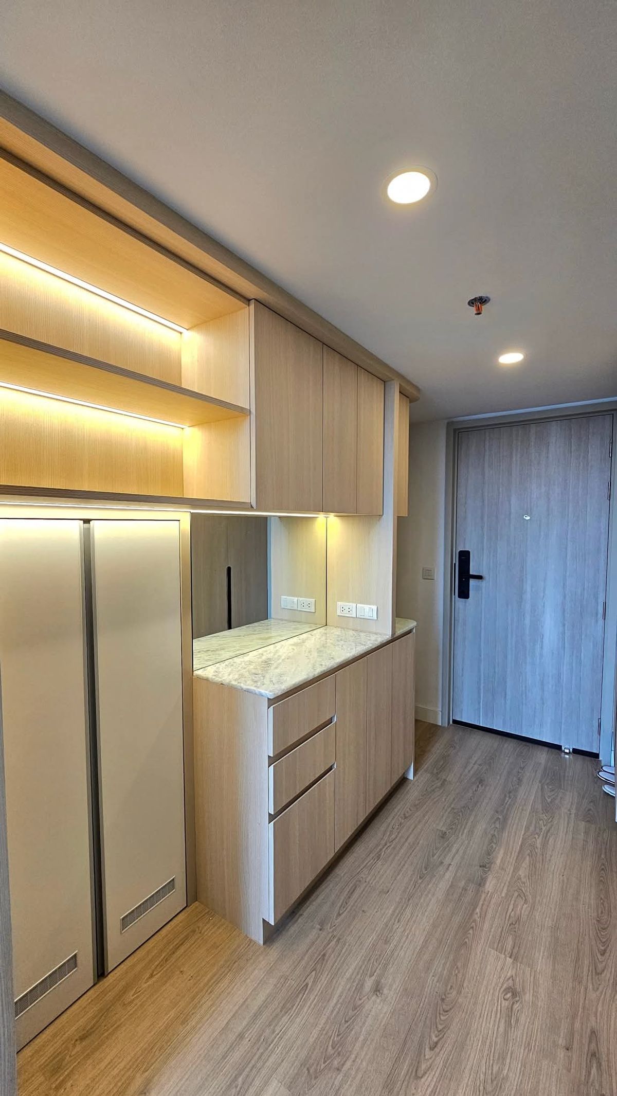 ให้เช่าคอนโดคลองเตย กล้วยน้ำไท : ให้เช่า 📍 Life Rama 4 - Asoke 📍 ใกล้ MRT ศูนย์สิริกิติ์ เฟอร์นิเจอร์ และ เครื่องใช้ไฟฟ้าครบ 