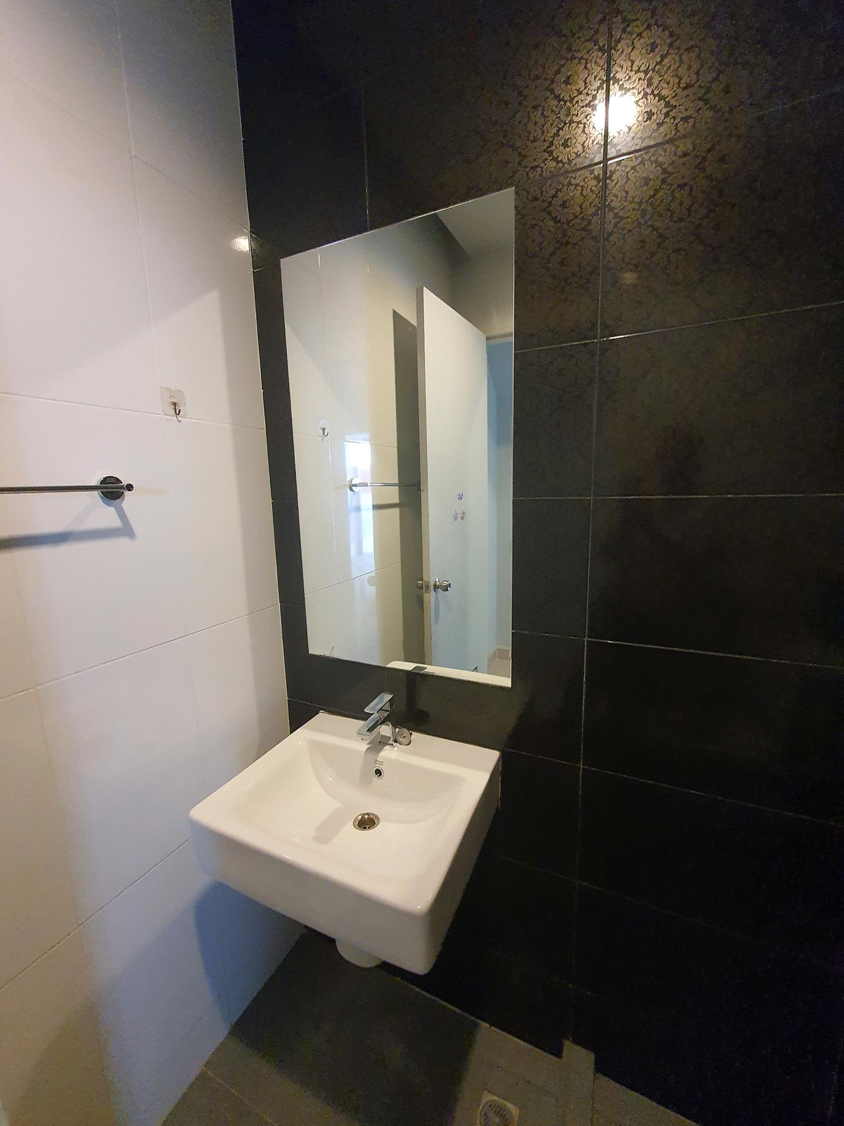 For RentTownhomePhutthamonthon, Salaya : Townhome for rent, good location, travel only 10 minutes to Mahidol University, Salaya, 3 air conditioners.