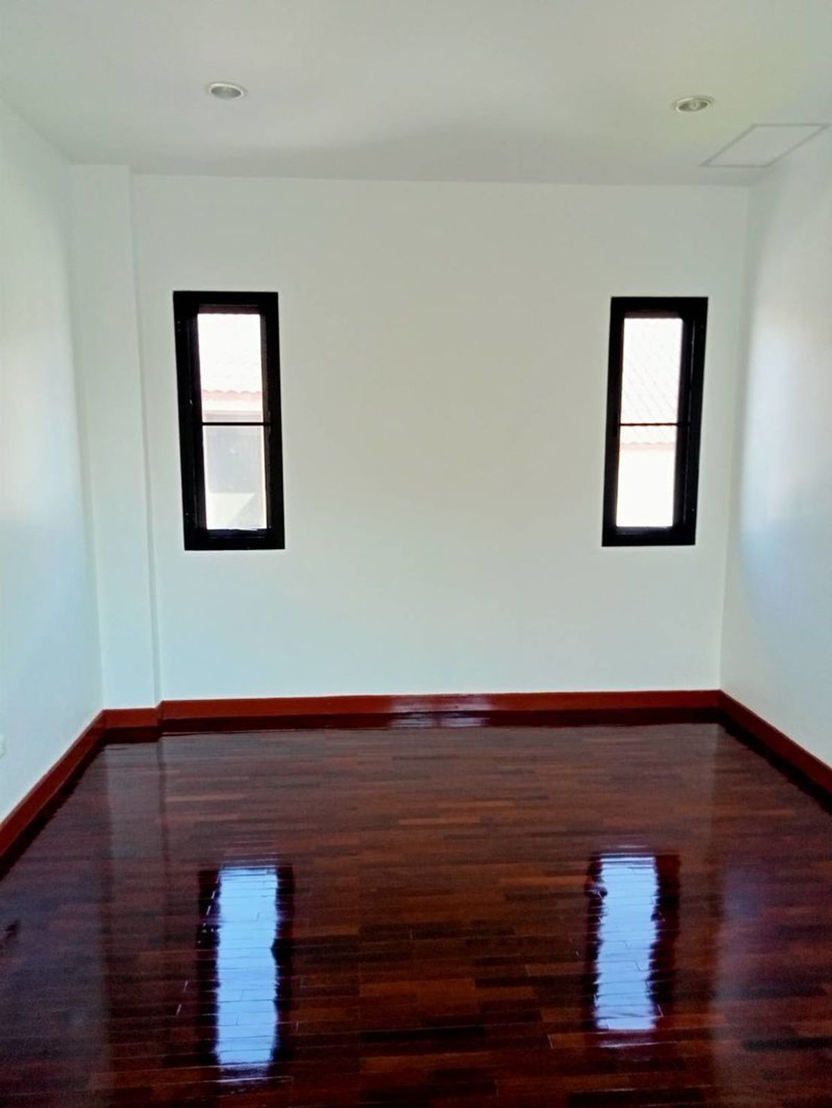 For SaleHome OfficePattanakan, Srinakarin : 🔥Home Office Krungthep Kreetha 25 Cheap price, corner plot, next to the road, 4 lanes, opposite Wellington International School.