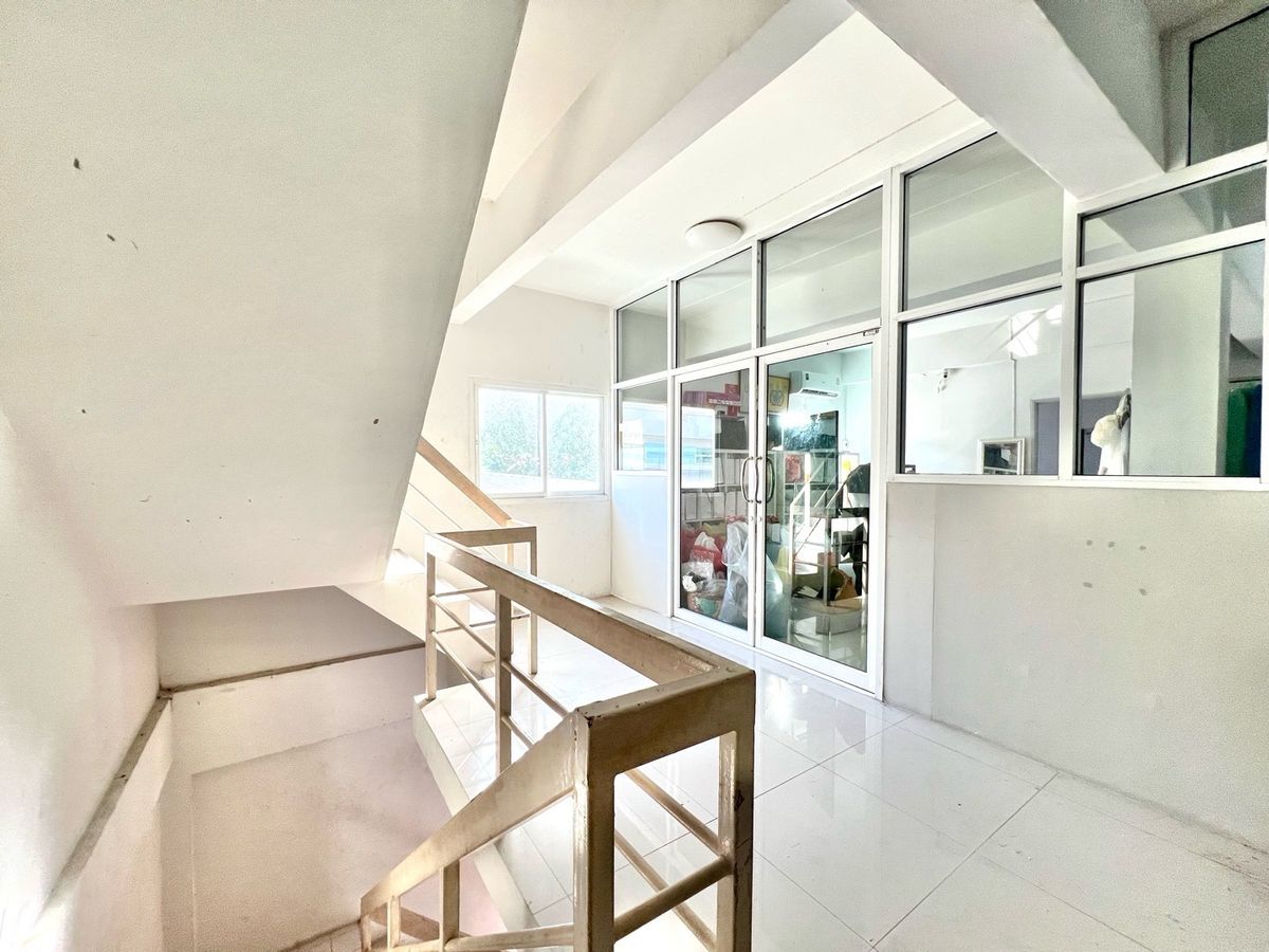 ขายอาคารพาณิชย์บางนา แบริ่ง ลาซาล : ขายถูกอาคารพาณิชย์ 2 คูหา 4 ชั้น 70 ตารางวา ใกล้ BTS แบริ่ง ทำเลดี เดินทางสะดวกหลายเส้นทาง