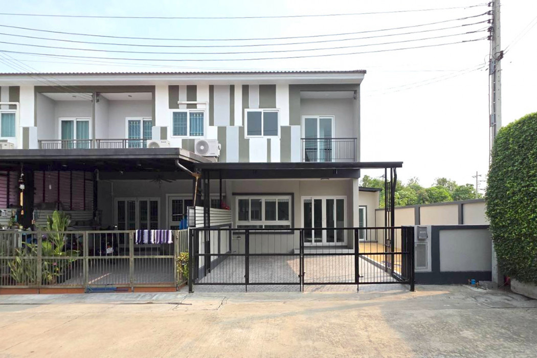 For SaleTownhomeNonthaburi, Bang Yai, Bangbuathong : Townhome for sale, Suetrong Cozy Townhome, Bang Bua Thong-340, 35.9 sq m, corner house, at the beginning of the project.