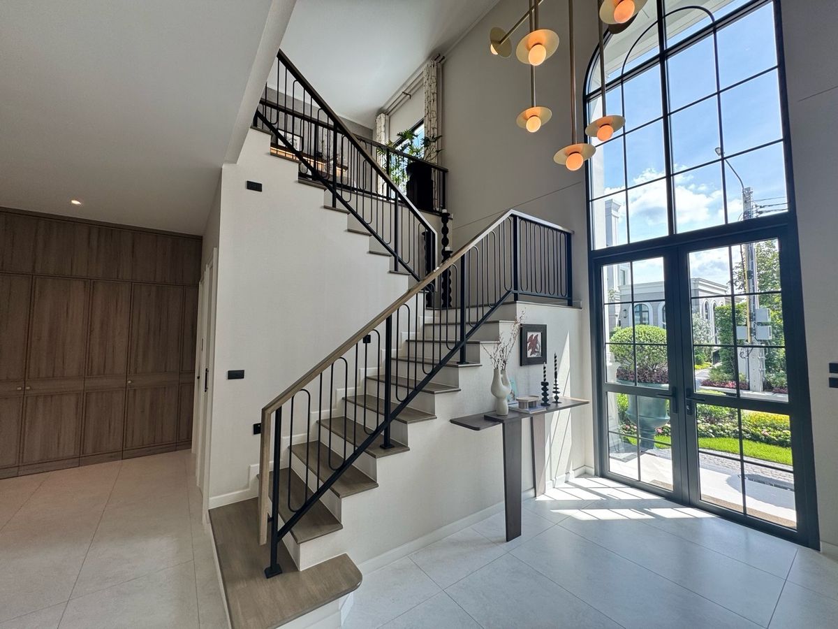 ขายบ้านบางนา แบริ่ง ลาซาล : ขายด่วน ราคาพิเศษสุด บ้านหรู เศรษฐสิริ บางนา กม.10  ราคา 29.9 ล้านบาท ติดต่อ 0869017364