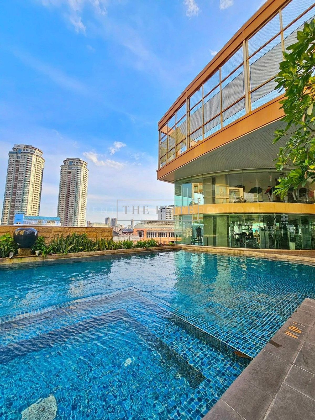 CondoSathorn, Narathiwat : ✨ Luxury Living in the Heart of Sathorn The Empire Place, beautiful room, good condition. Ready to move in immediately 💖