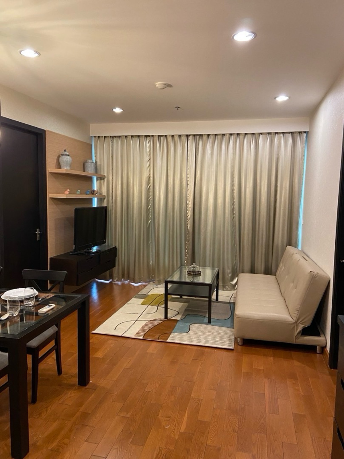 For RentCondoRatchathewi,Phayathai : 🔥Rent at 
The Address Chidlom 🔥2BR 2BR.🔥Specia 60,000🔥72.26 sqm 🔥Floor17