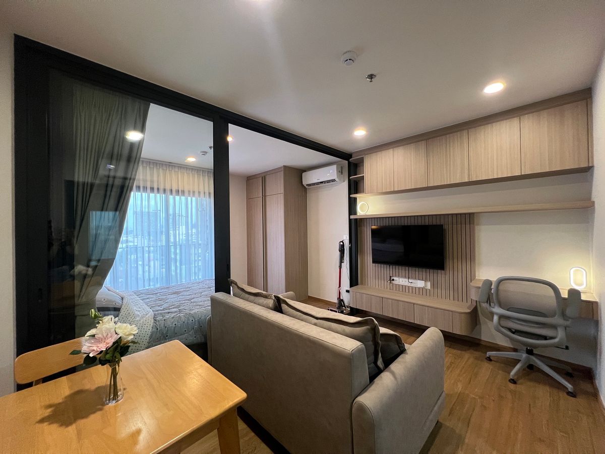 For RentCondoLadprao, Central Ladprao : (for rent) THE LINE VIBE near BTS Lat Phrao Intersection and MRT Phahon Yothin.
