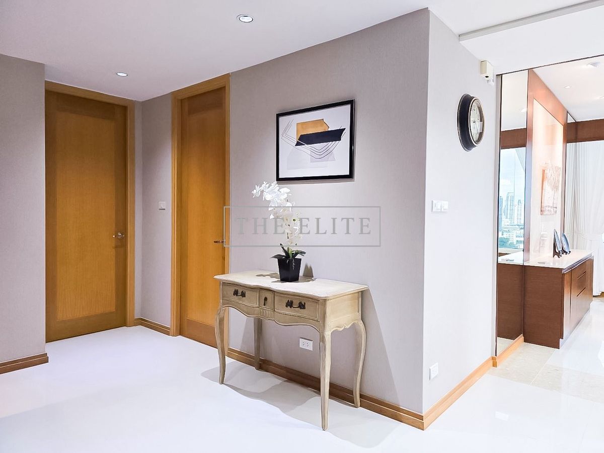 For SaleCondoSathorn, Narathiwat : ✨ Big room, fully decorated, all in one place, The Empire Place Sathorn, very good location. City view in the heart of the CBD, ready to occupy 💯
