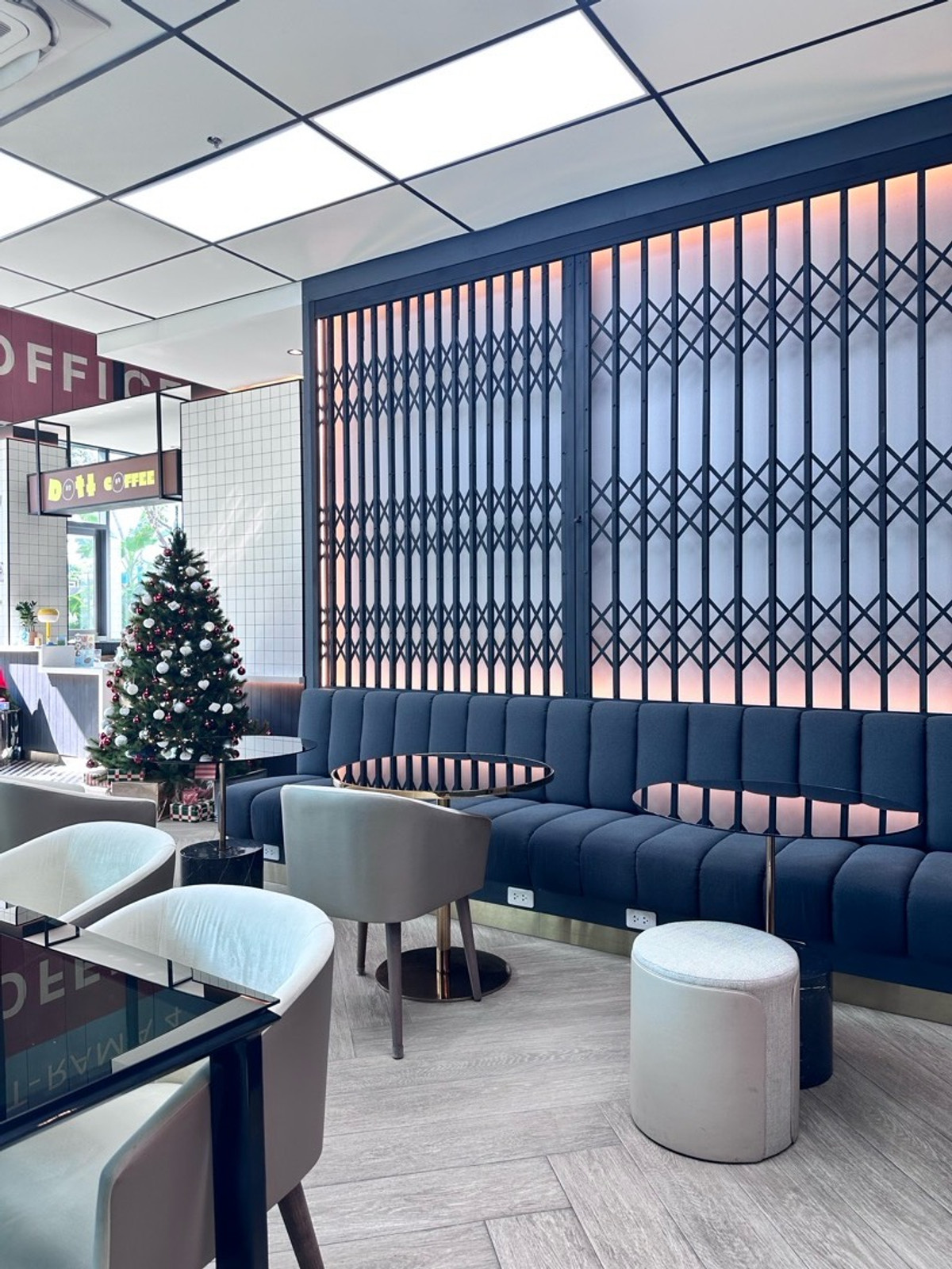 ขายร้านค้า/ตลาดนัดอ่อนนุช อุดมสุข : ขาย Shop Commercial Unit หน้าคอนโด IDEO Sukhumvit Rama 4 | 184.26 ตร.ม | 082-4499822 แพรวา