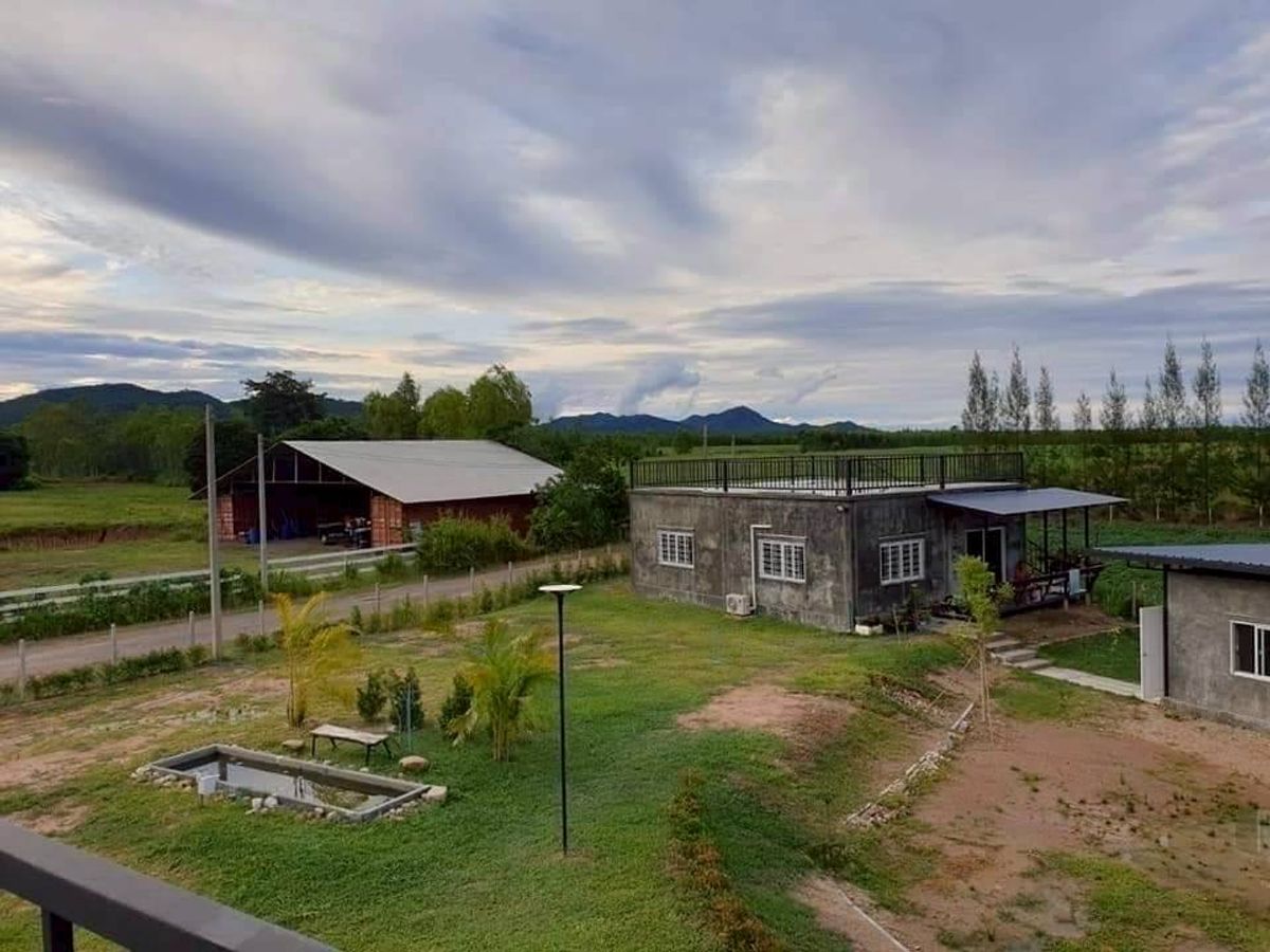 ขายที่ดินราชบุรี : (H8013) ขายที่ดินในสวนผึ้ง จ.ราชบุรี มีบ้าน 3 หลัง พื้นที่ 4 ไร่ 