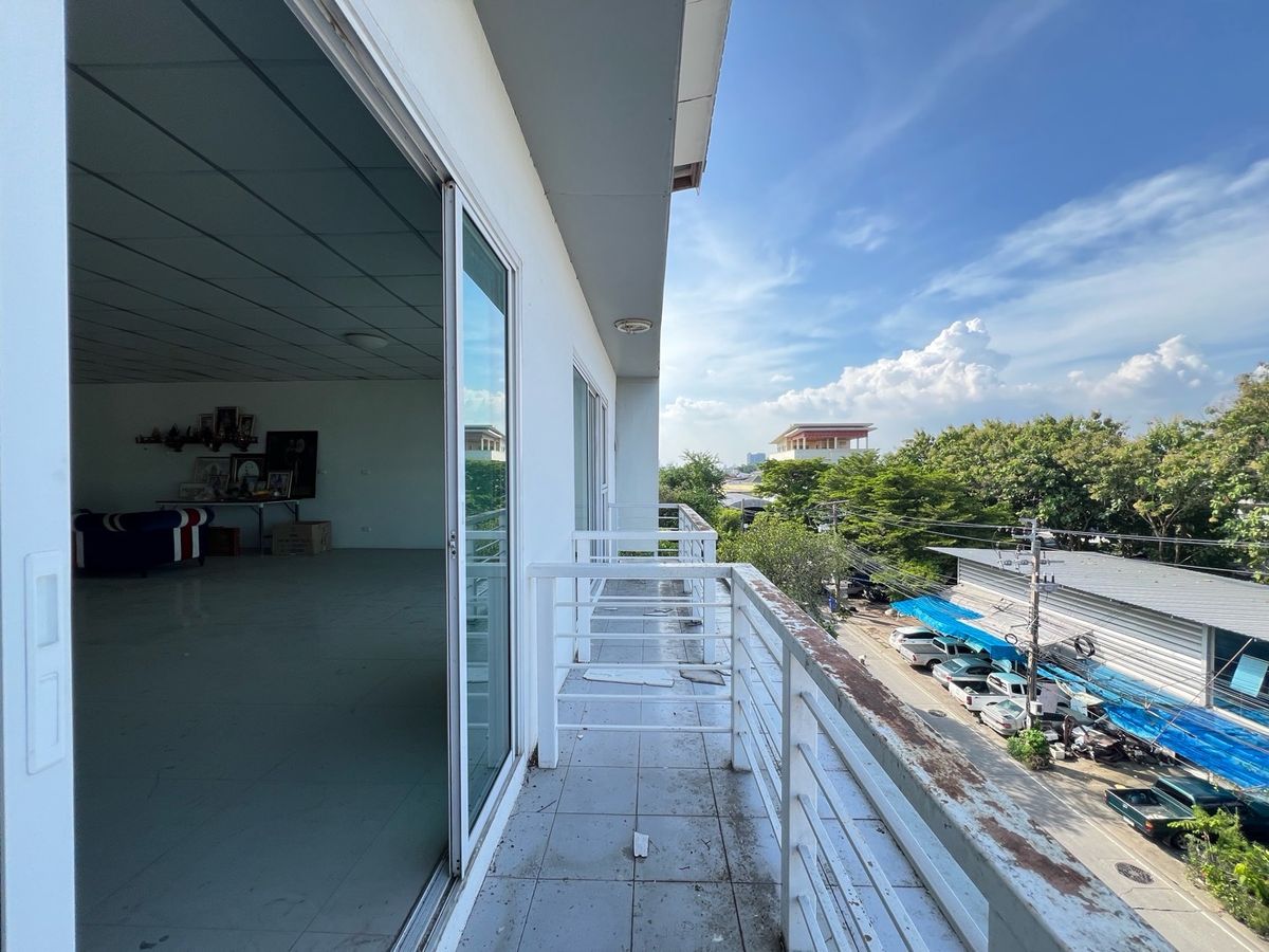 ขายอาคารพาณิชย์บางนา แบริ่ง ลาซาล : ขายถูกอาคารพาณิชย์ 2 คูหา 4 ชั้น 70 ตารางวา ใกล้ BTS แบริ่ง ทำเลดี เดินทางสะดวกหลายเส้นทาง