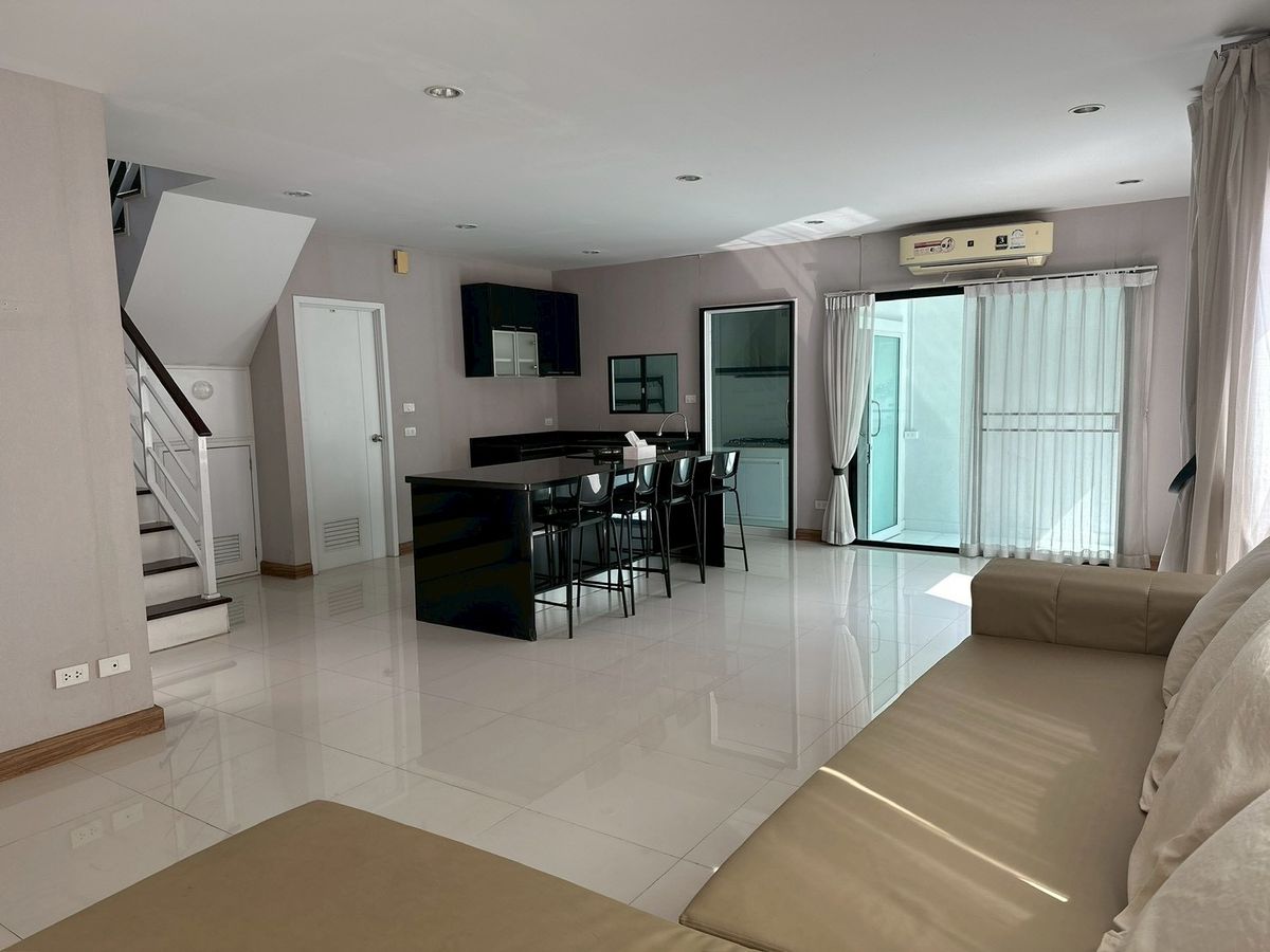 ขายบ้านลาดกระบัง สุวรรณภูมิ : วี ทู อ่อนนุช - พระราม 9 / 4 ห้องนอน (ขาย), We 2 Onnut - Rama 9 / 4 Bedrooms (FOR SALE) FON242