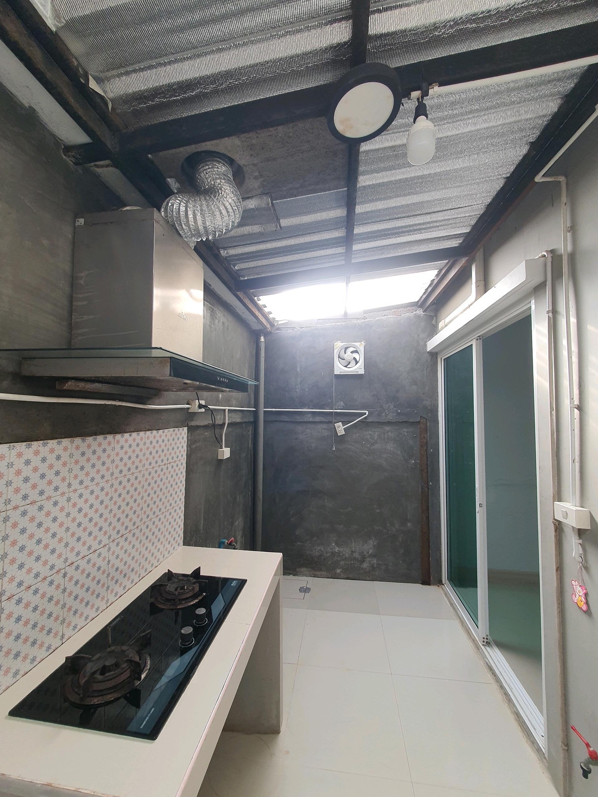 For RentTownhomePhutthamonthon, Salaya : Townhome for rent, good location, travel only 10 minutes to Mahidol University, Salaya, 3 air conditioners.