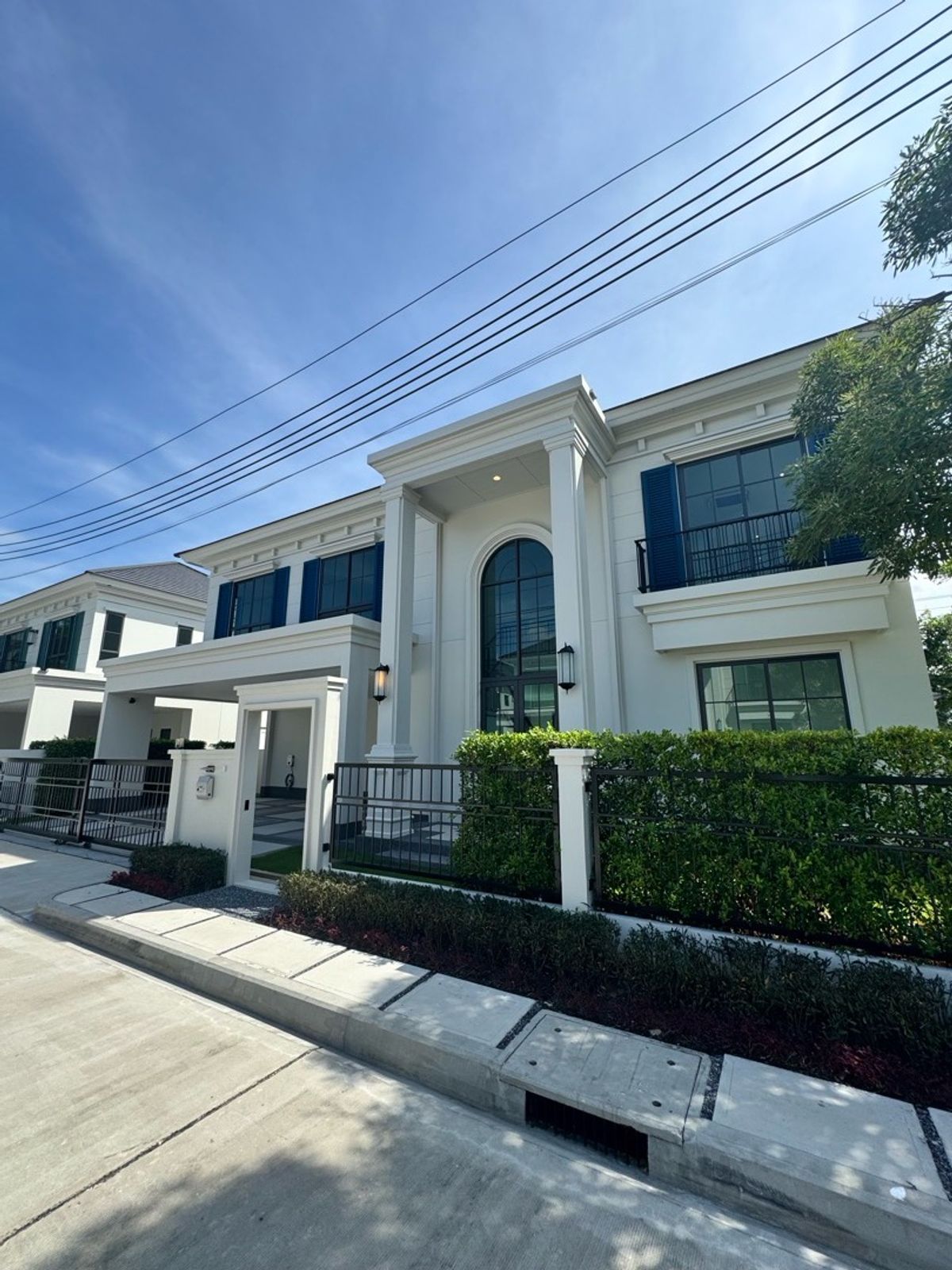 ขายบ้านบางนา แบริ่ง ลาซาล : ขายด่วน ราคาพิเศษสุด บ้านหรู เศรษฐสิริ บางนา กม.10  ราคา 29.9 ล้านบาท ติดต่อ 0869017364