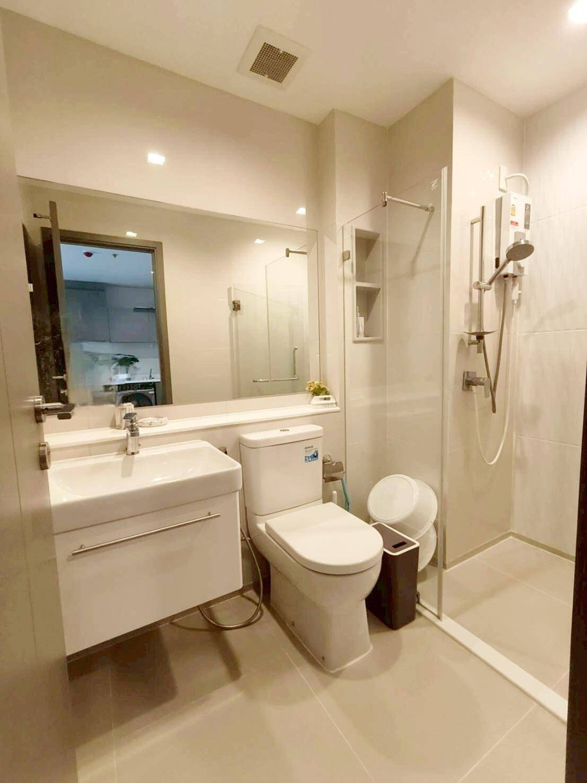 ให้เช่าคอนโดพระราม 9 เพชรบุรีตัดใหม่ RCA : ให้เช่า Life Asoke Hype 1 ห้องนอน 35 ตร.ม. ชั้น 11 เฟอร์ครบ