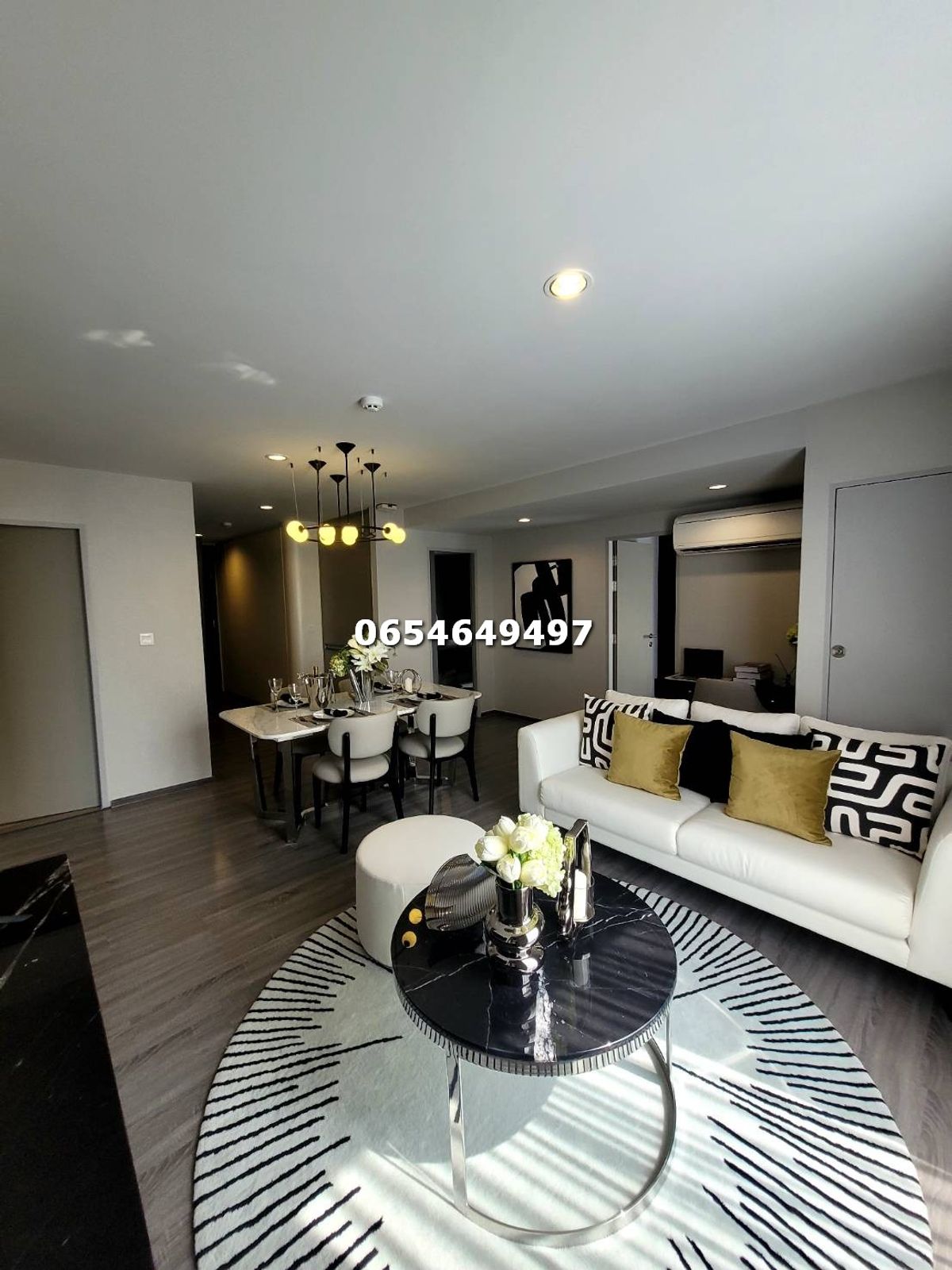 For SaleCondoSukhumvit, Asoke, Thonglor : Urgent, free of charge on transfer day, 3 bedrooms, last room, ideo mobi sukhumvit 40, size 95.94 sq.m. If interested, contact 065-464-49497.