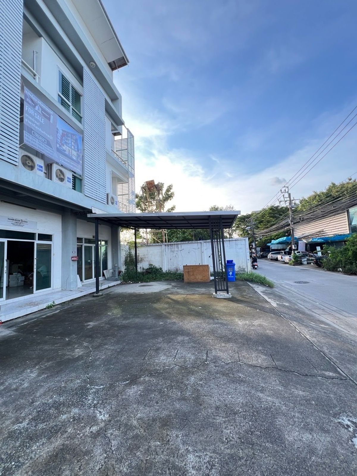 For SaleShop HouseBangna, Bearing, Lasalle : Cheap commercial building for sale, 2 units, near BTS Bearing, good location, convenient access.