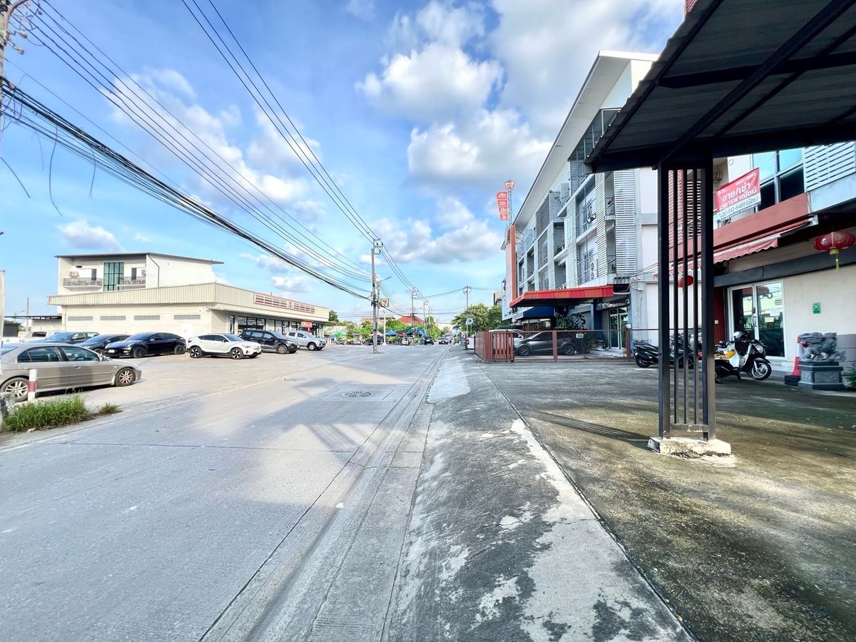 ขายอาคารพาณิชย์บางนา แบริ่ง ลาซาล : ขายถูกอาคารพาณิชย์ 2 คูหา 4 ชั้น 70 ตารางวา ใกล้ BTS แบริ่ง ทำเลดี เดินทางสะดวกหลายเส้นทาง