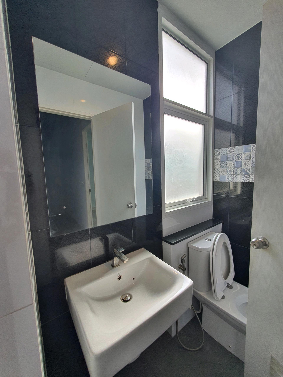 For RentTownhomePhutthamonthon, Salaya : Townhome for rent, good location, travel only 10 minutes to Mahidol University, Salaya, 3 air conditioners.