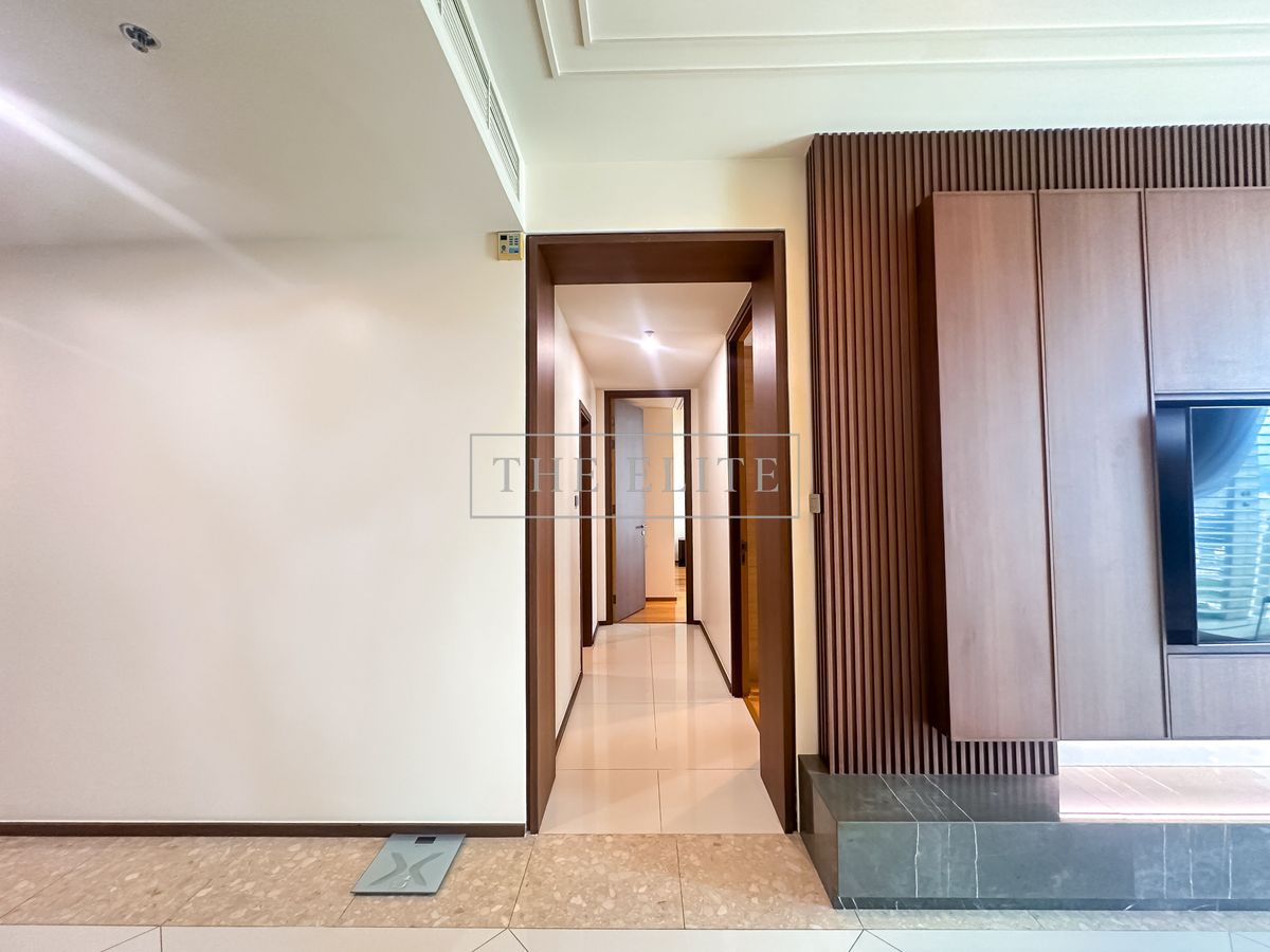 CondoSathorn, Narathiwat : ✨ Luxury Living in the Heart of Sathorn The Empire Place, beautiful room, good condition. Ready to move in immediately 💖