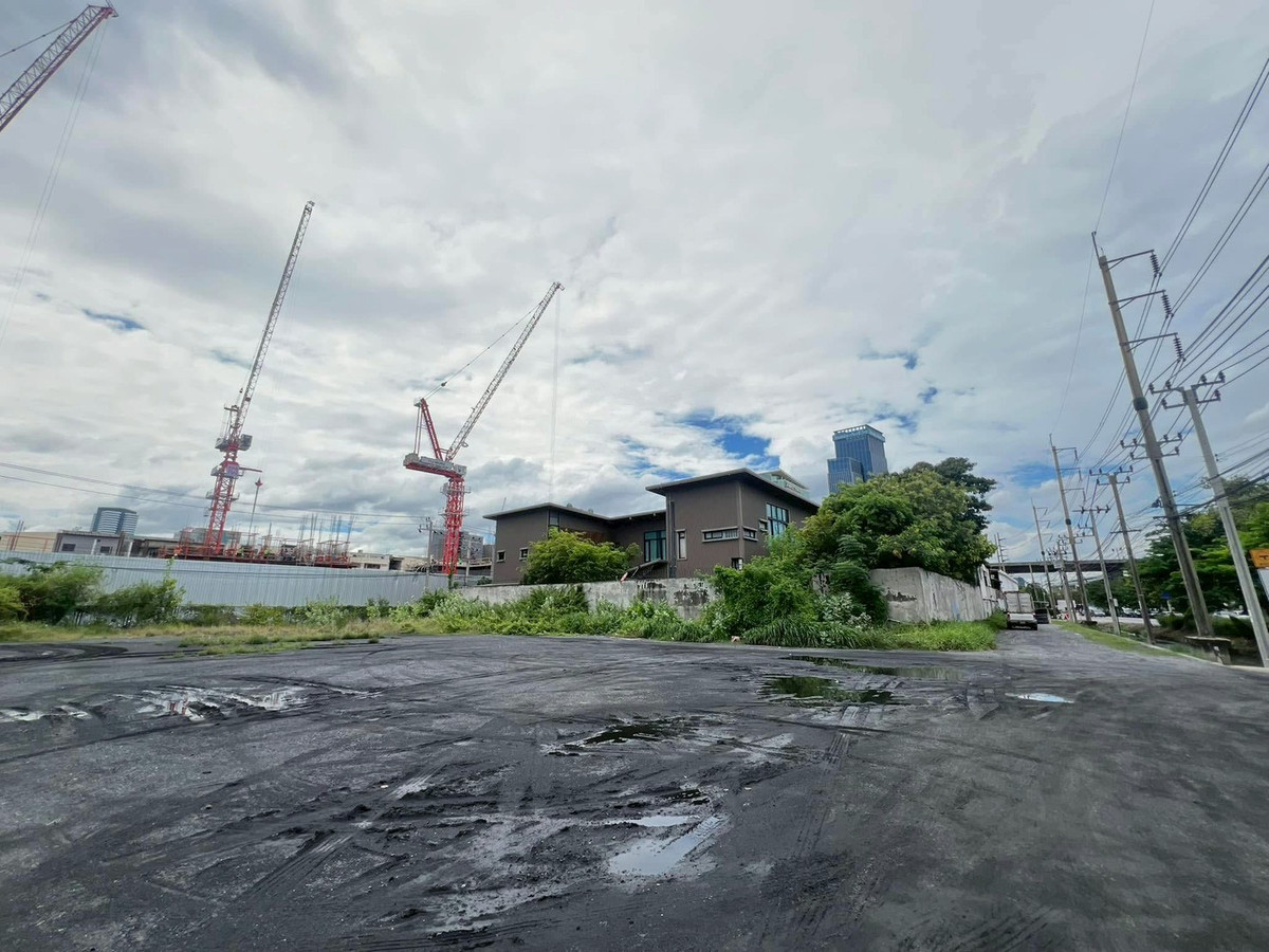 ที่ดินบางนา แบริ่ง ลาซาล : ♦ Rare Unit ♦ ขนาดที่ดิน 1,300.00 ตร.ว. ที่ดินเปล่าทั้งซอยบางนา-ตราด | ใกล้ MRT ศรีเอี่ยม