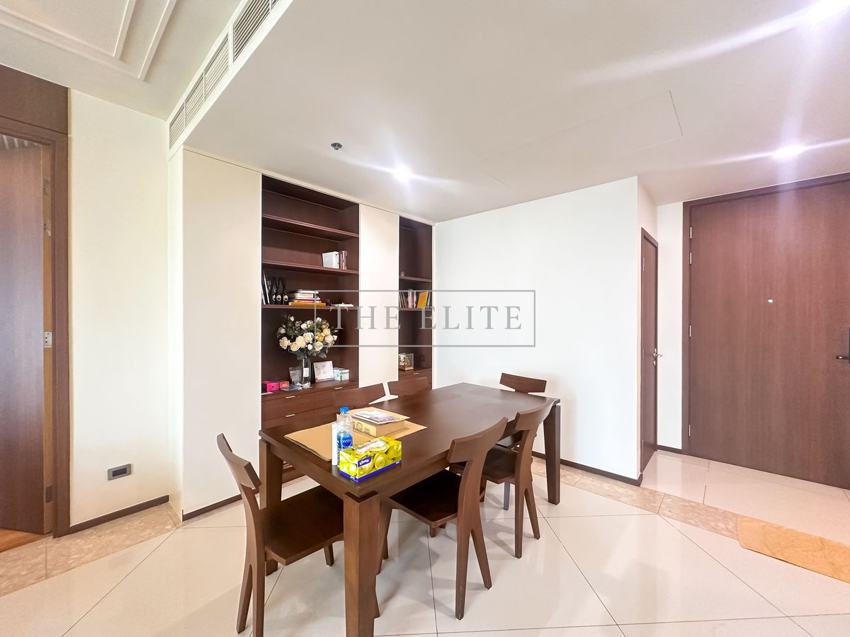 CondoSathorn, Narathiwat : ✨ Luxury Living in the Heart of Sathorn The Empire Place, beautiful room, good condition. Ready to move in immediately 💖