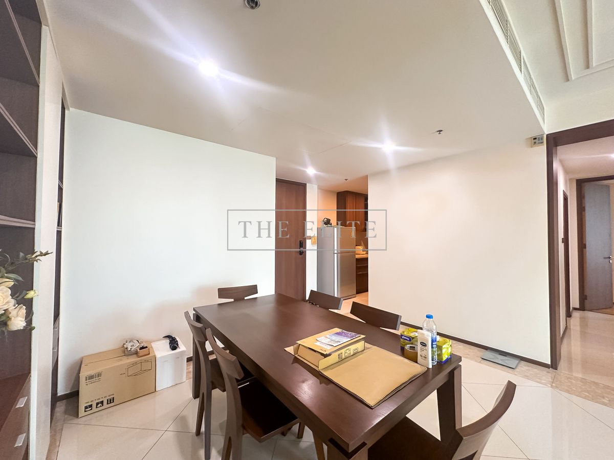 CondoSathorn, Narathiwat : ✨ Luxury Living in the Heart of Sathorn The Empire Place, beautiful room, good condition. Ready to move in immediately 💖