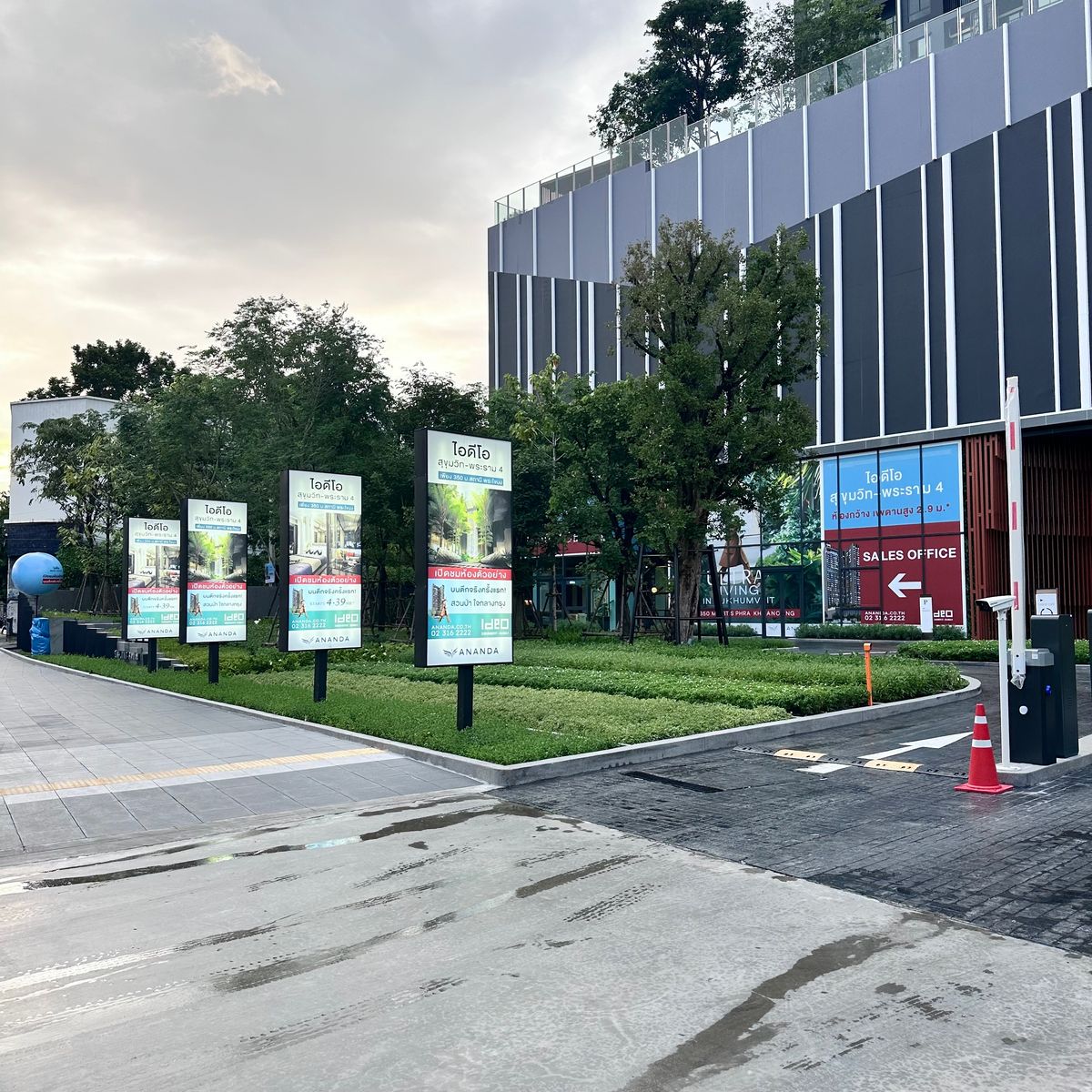 ขายร้านค้า/ตลาดนัดอ่อนนุช อุดมสุข : ขาย Shop Commercial Unit หน้าคอนโด IDEO Sukhumvit Rama 4 | 184.26 ตร.ม | 082-4499822 แพรวา