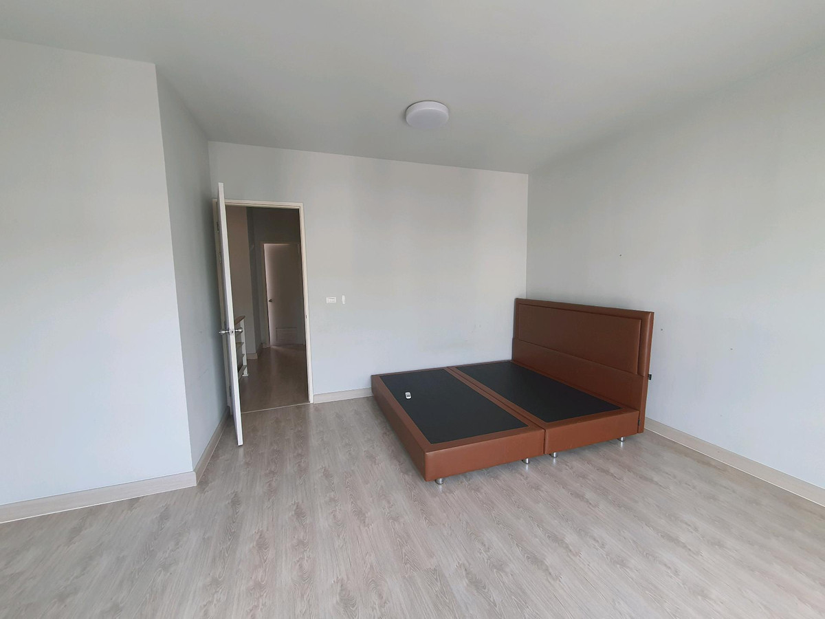 For RentTownhomePhutthamonthon, Salaya : Townhome for rent, good location, travel only 10 minutes to Mahidol University, Salaya, 3 air conditioners.