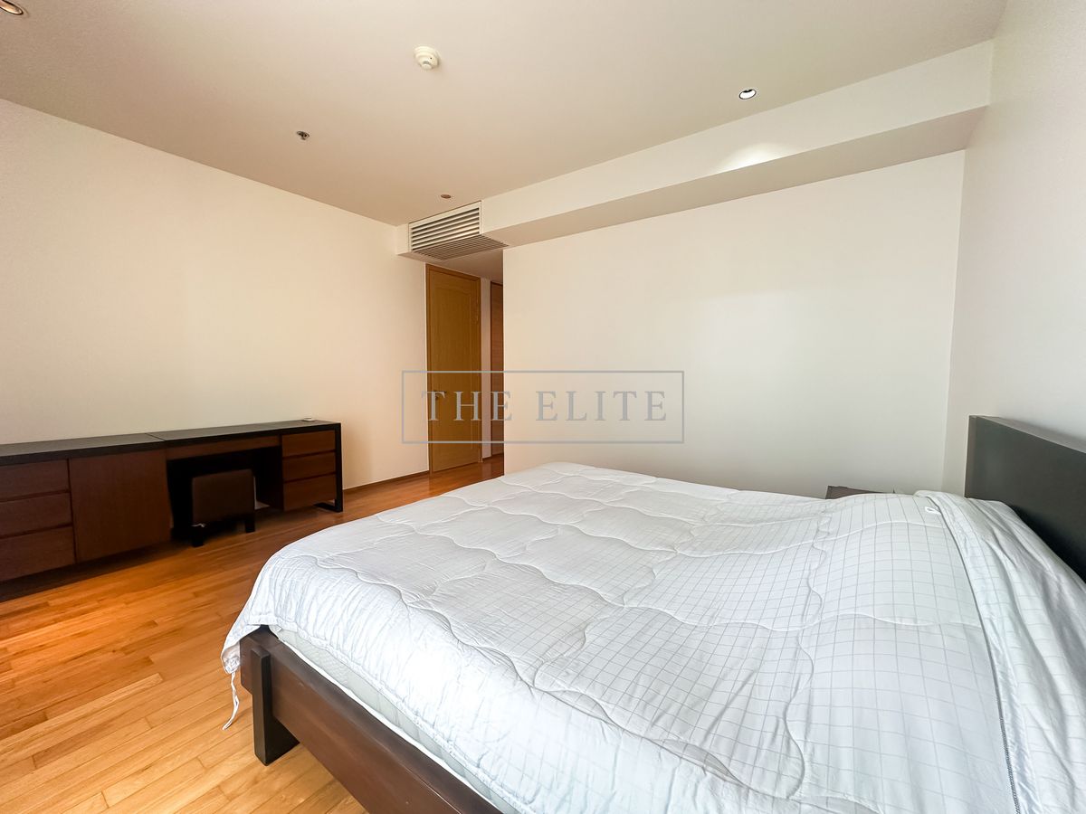 CondoSathorn, Narathiwat : ✨ Luxury Living in the Heart of Sathorn The Empire Place, beautiful room, good condition. Ready to move in immediately 💖