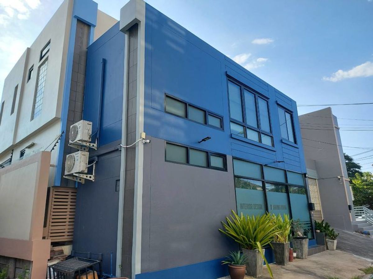 For SaleHome OfficePattanakan, Srinakarin : 🔥Home Office Krungthep Kreetha 25 Cheap price, corner plot, next to the road, 4 lanes, opposite Wellington International School.