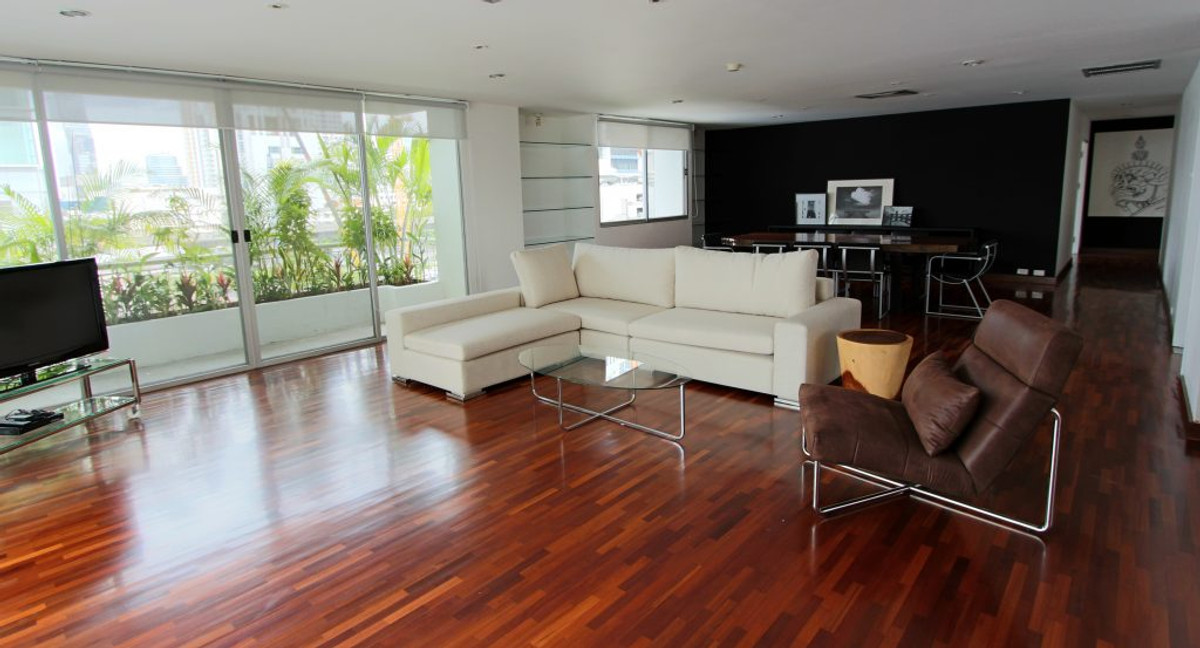 ให้เช่าสีลม ศาลาแดง บางรัก : Pet-friendly Apartment : Saint Louisfor Rent 3 Bed 3 Baht , Size : 270 sqm, 75000 THB per month