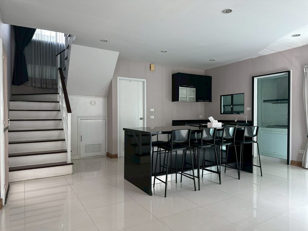 ขายบ้านลาดกระบัง สุวรรณภูมิ : วี ทู อ่อนนุช - พระราม 9 / 4 ห้องนอน (ขาย), We 2 Onnut - Rama 9 / 4 Bedrooms (FOR SALE) FON242