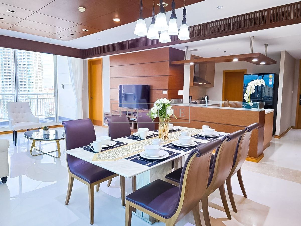 For SaleCondoSathorn, Narathiwat : ✨ Big room, fully decorated, all in one place, The Empire Place Sathorn, very good location. City view in the heart of the CBD, ready to occupy 💯