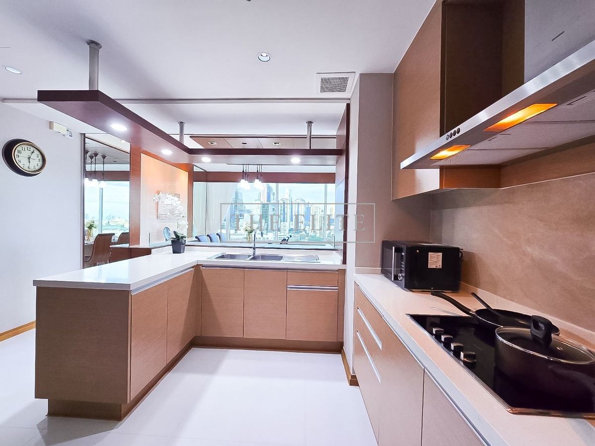 For SaleCondoSathorn, Narathiwat : ✨ Big room, fully decorated, all in one place, The Empire Place Sathorn, very good location. City view in the heart of the CBD, ready to occupy 💯