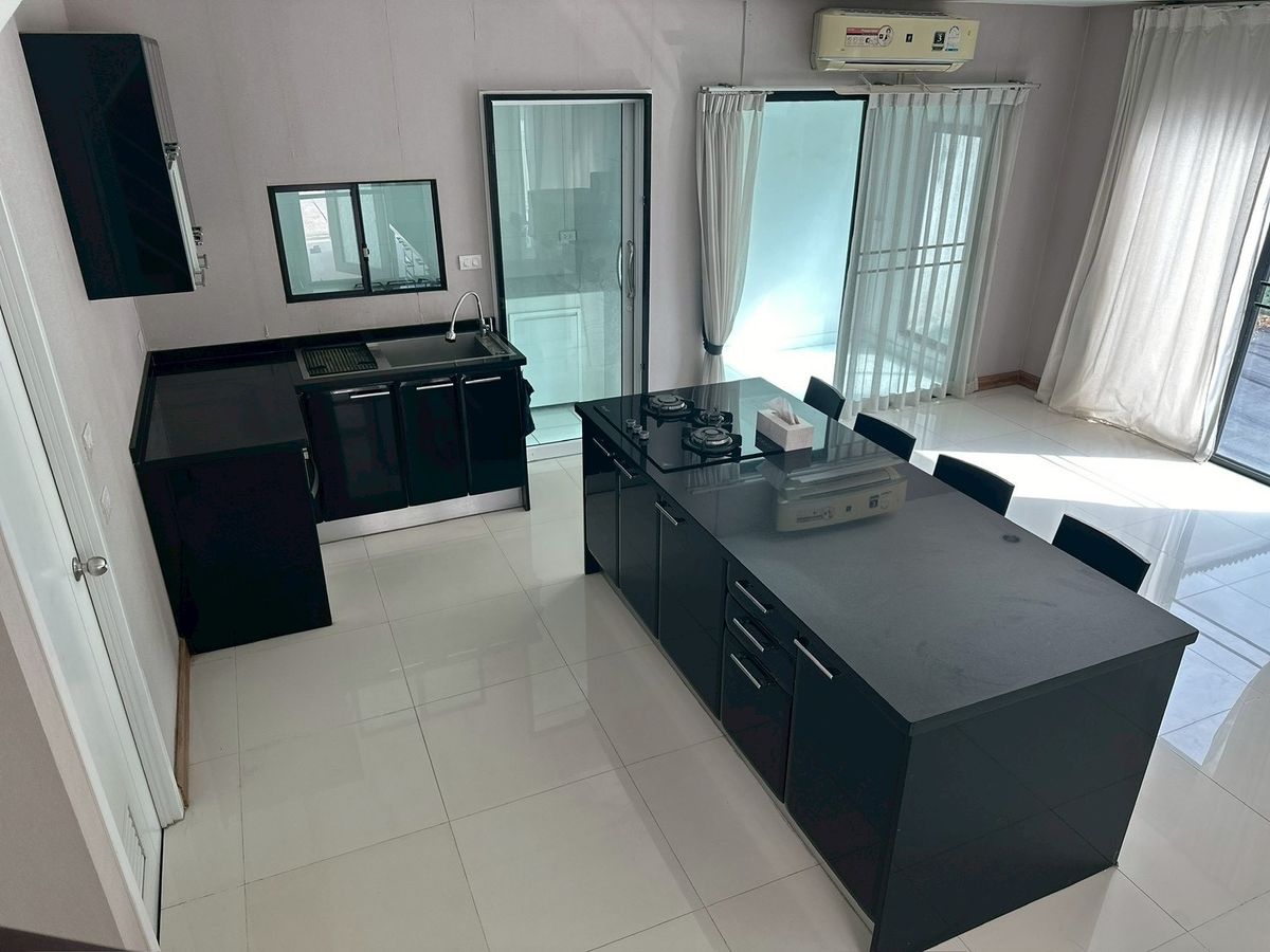 ขายบ้านลาดกระบัง สุวรรณภูมิ : วี ทู อ่อนนุช - พระราม 9 / 4 ห้องนอน (ขาย), We 2 Onnut - Rama 9 / 4 Bedrooms (FOR SALE) FON242