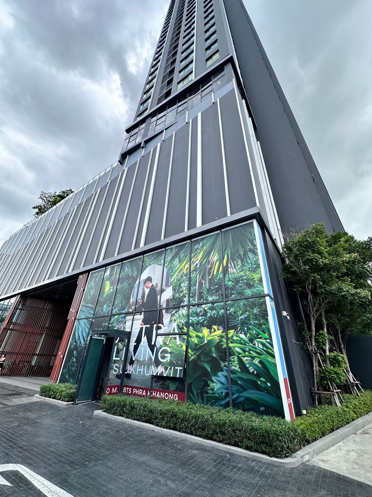 ขายร้านค้า/ตลาดนัดอ่อนนุช อุดมสุข : ขาย Shop Commercial Unit หน้าคอนโด IDEO Sukhumvit Rama 4 | 252.28 ตร.ม | 2 ชั้น | 082-4499822 แพรวา