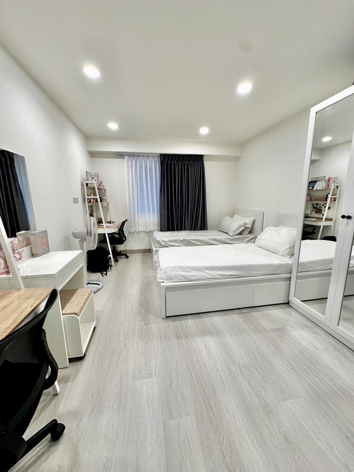 For SaleCondoSukhumvit, Asoke, Thonglor : Luxury at Royal Castle Sukhumvit 3, 3 bedrooms, 3 bathrooms, 16.5 million THB, near BTS Phrom Phong
Condo living in the heart of Thonglor, Ekkamai with complete amenities!